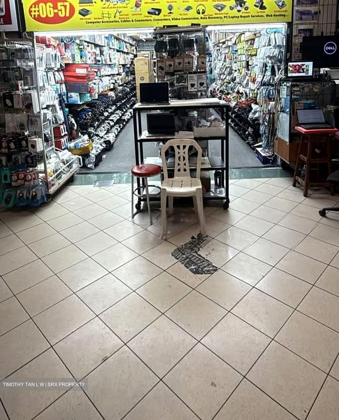 Sim Lim Square (D7), Shop House #585970931